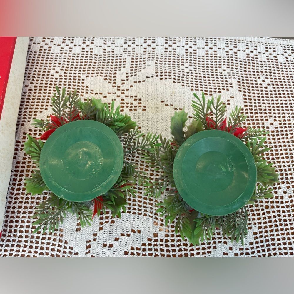 Vintage plastic poinsettias Holly Candles holders || Vintage candle holders - Picture 6 of 7